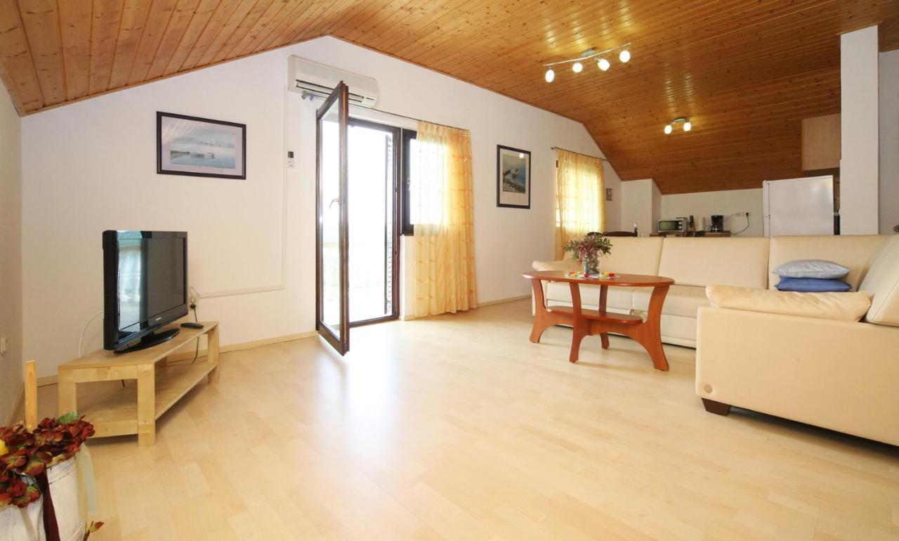 Apartments Mond Gornji Karin Εξωτερικό φωτογραφία